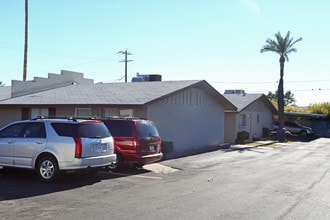 Holly Villas in Phoenix, AZ - Foto de edificio - Building Photo