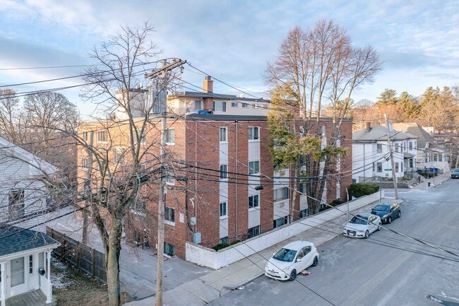 2 Larose Pl