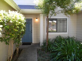 143 Golden Gate Cir in Napa, CA - Building Photo