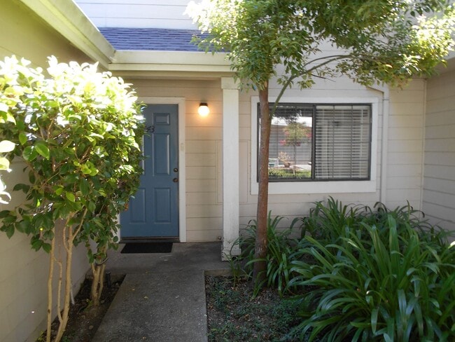 143 Golden Gate Cir