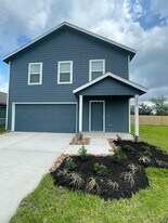 275 Lisa Marie Dr in Angleton, TX - Building Photo