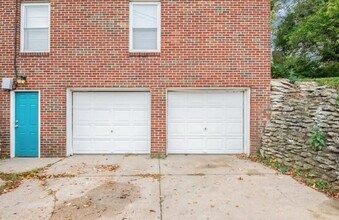 902 S 36th St, Unit 902 in Omaha, NE - Building Photo - Building Photo