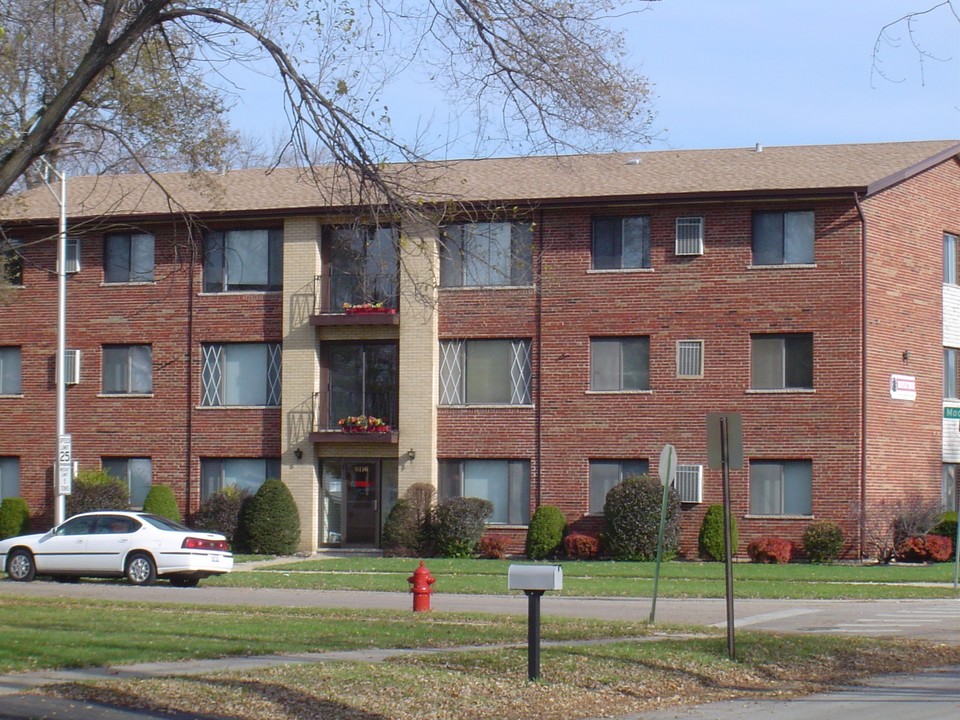 Maple Tree Condominiums in Oak Lawn, IL - Building Photo