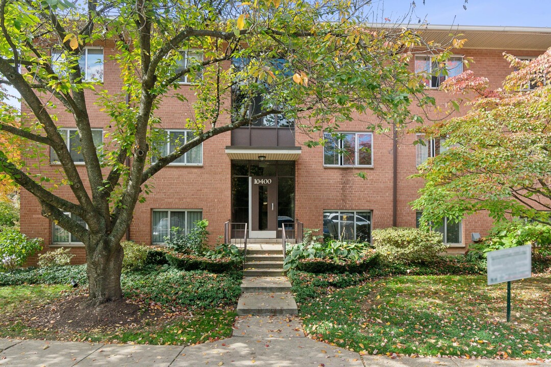 10400 Rockville Pike, Unit 202 in North Bethesda, MD - Building Photo