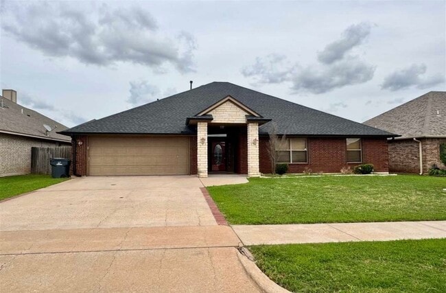 property at 1804 SW Driftwood Dr