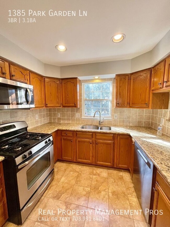 1385 Park Garden Ln in Reston, VA - Building Photo - Building Photo