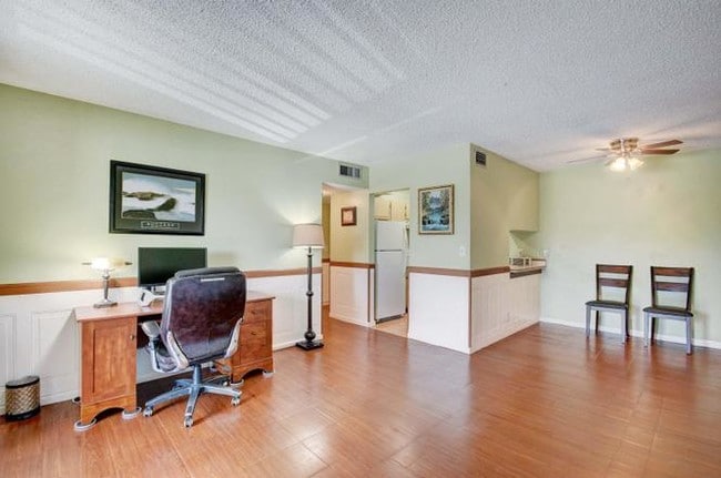 1758 Abbey Rd, Unit 201 in West Palm Beach, FL - Building Photo - Building Photo