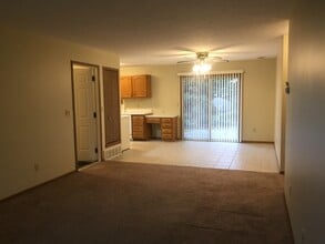 1232 Schneiders Crossing Rd NW, Unit 1232B in Dover, OH - Building Photo - Building Photo