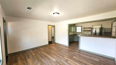 1340 NW 100th St in Oklahoma City, OK - Foto de edificio - Building Photo
