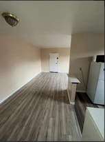 13975 Superior Ave, Unit 7B in Cleveland, OR - Building Photo