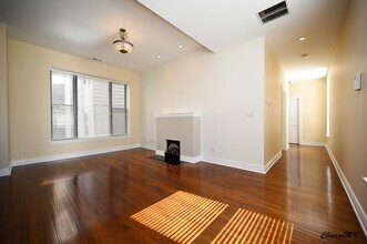 18 W Chestnut St in Chicago, IL - Building Photo - Building Photo