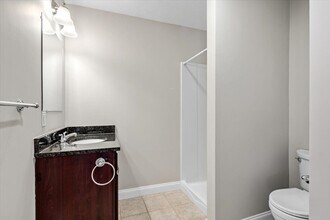 174 Elm St, Unit 2 in Quincy, MA - Foto de edificio - Building Photo