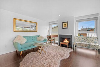 2031 Fairview Ave E in Seattle, WA - Building Photo - Building Photo