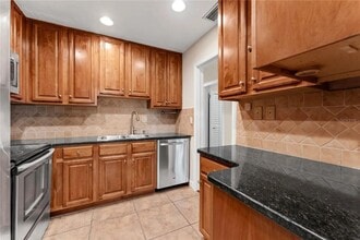 2817 Eastern Pkwy in Winter Park, FL - Building Photo - Building Photo