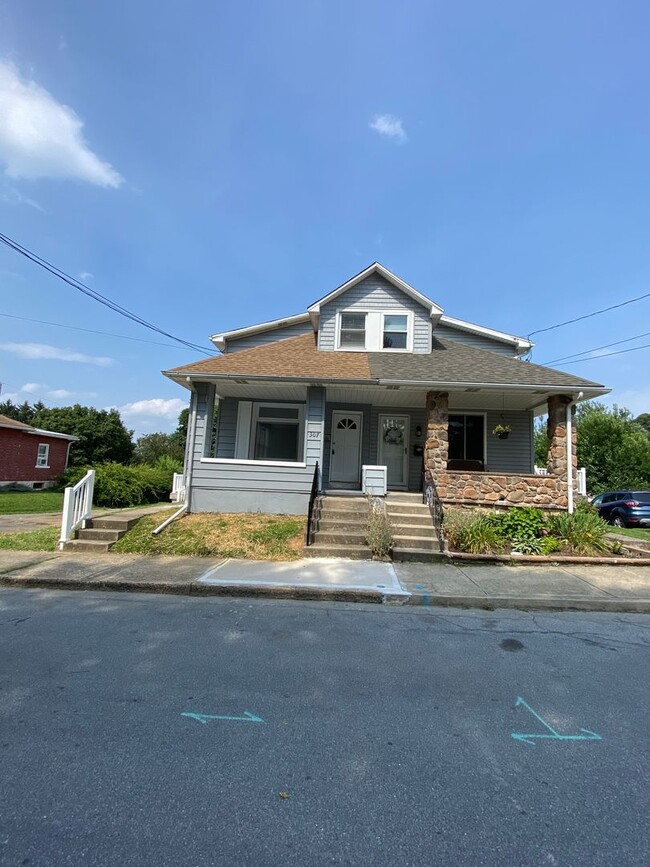 307 Delong Ave in Emmaus, PA - Building Photo - Building Photo