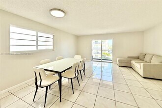 4122 Collins Ave in Miami Beach, FL - Building Photo - Building Photo