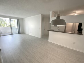 17125 N Bay Rd in Sunny Isles Beach, FL - Building Photo - Building Photo