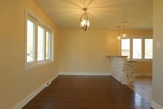 10109 S Kilbourn Ave in Oak Lawn, IL - Building Photo - Building Photo
