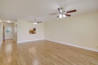459 Franconia Cir in Greenacres, FL - Building Photo - Building Photo