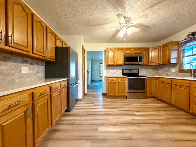 4213 E Madison Ave in Des Moines, IA - Building Photo - Building Photo