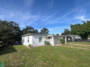 859 NW 16th Terrace in Fort Lauderdale, FL - Building Photo - Building Photo