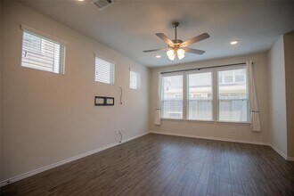 3415 Avondale Vw Dr in Houston, TX - Building Photo - Building Photo
