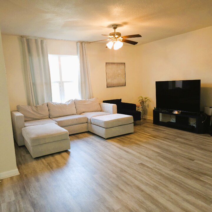431 Cheltenham Ave SE in Palm Bay, FL - Building Photo