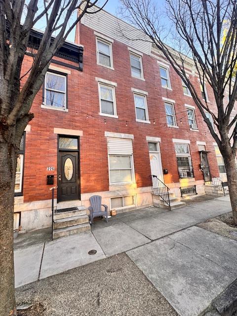 property at 228 N Kenwood Ave