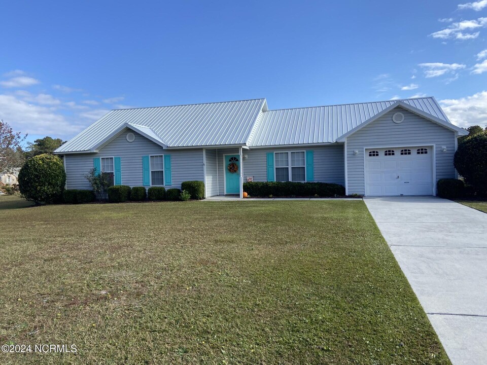 203 Palomino Ln in Swansboro, NC - Foto de edificio