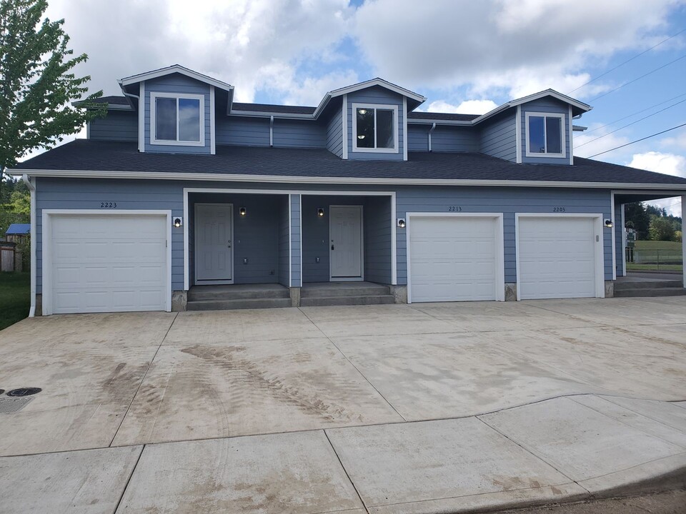 2203 Juniper Ct in Sweet Home, OR - Building Photo