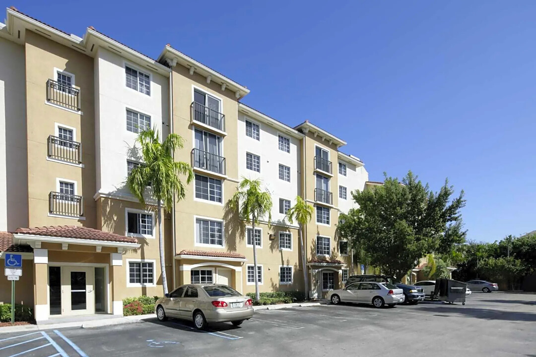 Lakeside Commons Apartments in West Palm Beach, FL - Building Photo