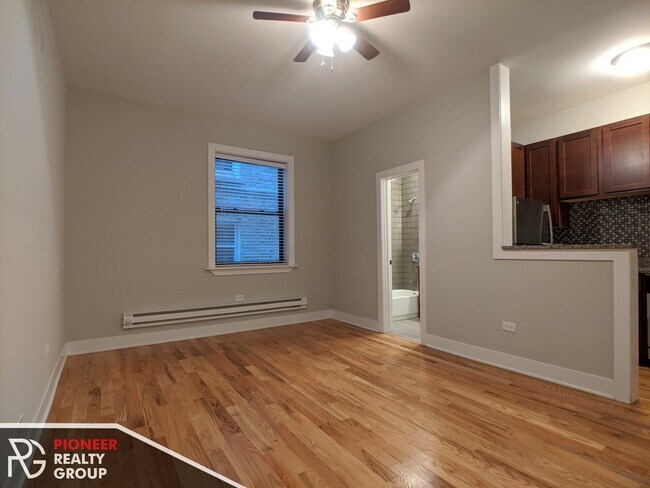 634 W Barry Ave, Unit 635 #103 in Chicago, IL - Foto de edificio - Building Photo