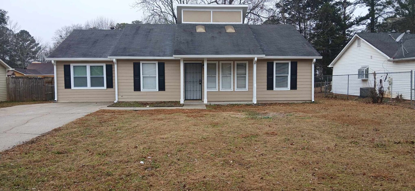 7863 Taylor Downs Way in Riverdale, GA - Building Photo