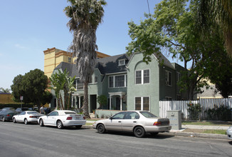 1711 N Serrano Ave in Los Angeles, CA - Building Photo - Building Photo