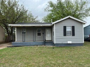 313 W Peach St in Midwest City, OK - Building Photo - Building Photo