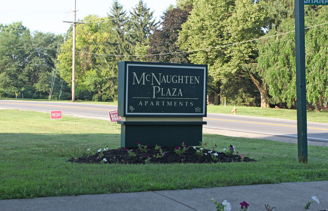 McNaughten Plaza in Columbus, OH - Building Photo - Building Photo