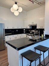 300 NW 8th Ave, Unit 509 in Portland, OR - Foto de edificio - Building Photo