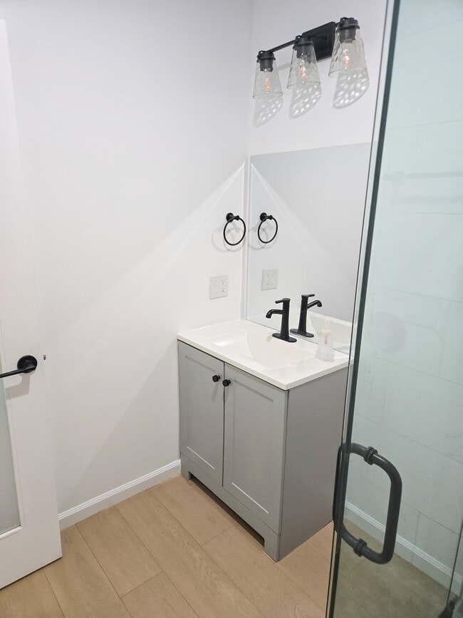 4913-4912 Lynnfield St in Los Angeles, CA - Building Photo - Building Photo