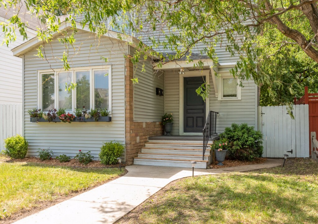 3208 Pleasant Ave in Minneapolis, MN - Building Photo