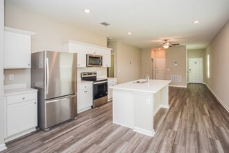 924 Kelly Fern Lp in Ruskin, FL - Building Photo - Building Photo