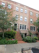 1755 Q St NW, Unit Apt A in Washington, DC - Foto de edificio - Building Photo