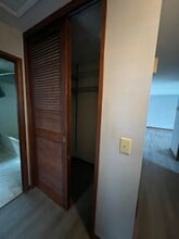 23 S Queens Ct in Huntington, WV - Building Photo - Building Photo