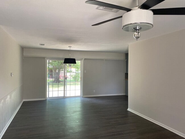 1807 S Center St in Denison, TX - Building Photo - Building Photo