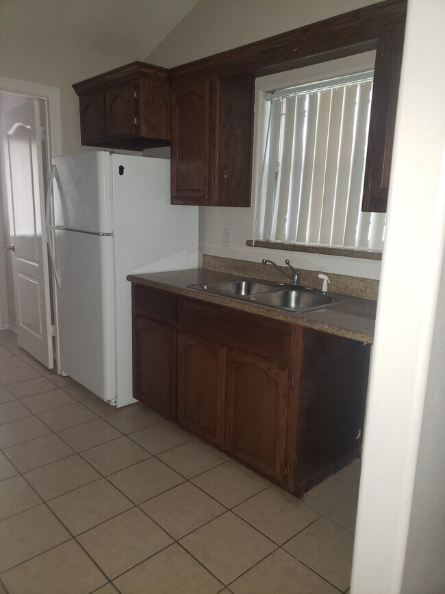 2500 Tahiti Dr, Unit 1 in Edinburg, TX - Building Photo - Building Photo