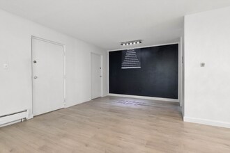 11 Crescent Dr, Unit 10 in Andover, MA - Foto de edificio - Building Photo