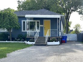 921 Jefferson Blvd in Windsor, ON - Building Photo