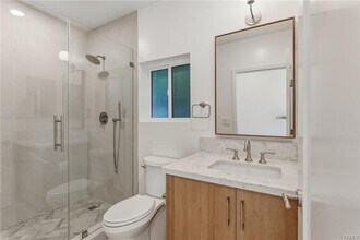 6200 Woodlake Ave in Los Angeles, CA - Building Photo - Building Photo