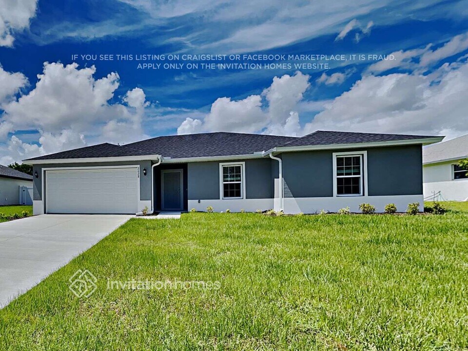 628 NE Juanita Ct in Cape Coral, FL - Building Photo