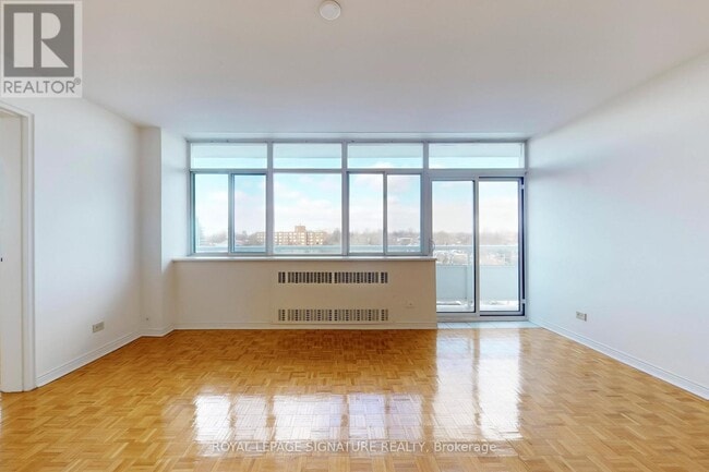 580 Christie St in Toronto, ON - Building Photo - Building Photo