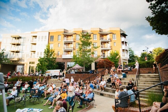 Biltmore Park Town Square in Asheville, NC - Foto de edificio - Building Photo